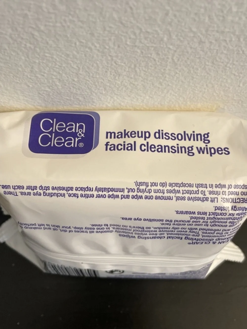 clean & clear makeup dissolving facial cleansing wipes 25 total